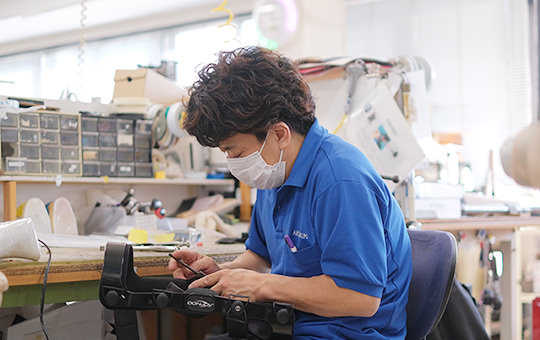 ②　足型計測機　シューフィッター　義士装具士　中敷き　靴製造　必見　熊本県山鹿市 有園義肢株式会社｜義肢装具、整形外科靴、シーティングの製作・保守・販売